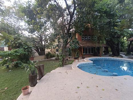 Casa en Venta Av. Colegios SM 309 con 1,500m2 de terreno y 600m2 de construcción