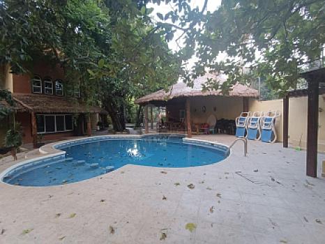 Casa en Venta Av. Colegios SM 309 con 1,500m2 de terreno y 600m2 de construcción