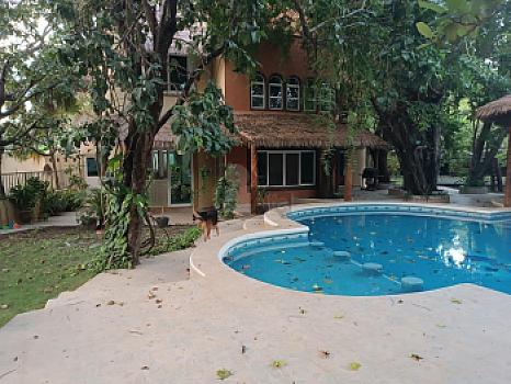 Casa en Venta Av. Colegios SM 309 con 1,500m2 de terreno y 600m2 de construcción