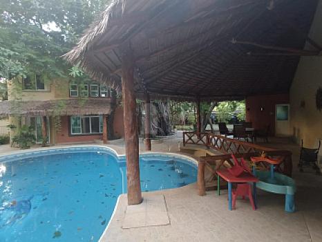 Casa en Venta Av. Colegios SM 309 con 1,500m2 de terreno y 600m2 de construcción