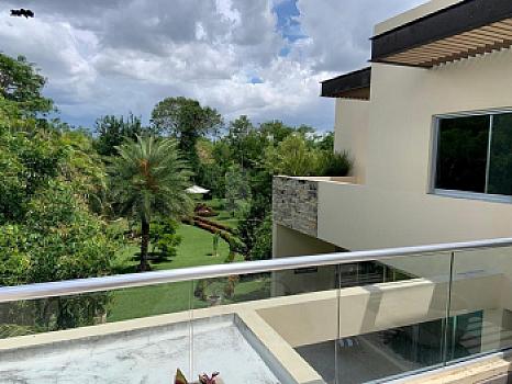 Casa en Venta amueblada con doble terreno en el Yucatan Country Club. Mérida Yucatán.
