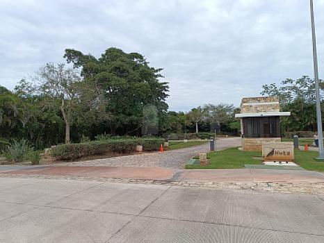 Casa en Venta amueblada con doble terreno en el Yucatan Country Club. Mérida Yucatán.