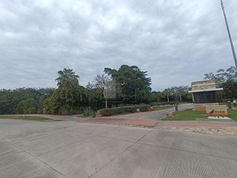 Casa en Venta amueblada con doble terreno en el Yucatan Country Club. Mérida Yucatán.