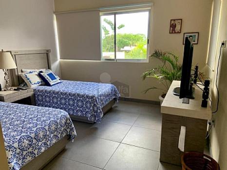 Casa en Venta amueblada con doble terreno en el Yucatan Country Club. Mérida Yucatán.