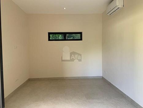 House for Sale Lagos del Sol Residencial with 4 bdrms, 1 office and 4.5 bathrooms, Cancún Quintana Roo
