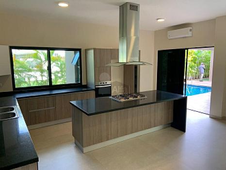 House for Sale Lagos del Sol Residencial with 4 bdrms, 1 office and 4.5 bathrooms, Cancún Quintana Roo