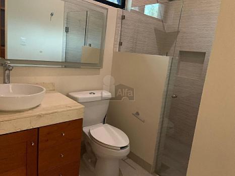House for Sale Lagos del Sol Residencial with 4 bedrooms, 1 office and 4.5 bathrooms, Cancún Quintana Roo