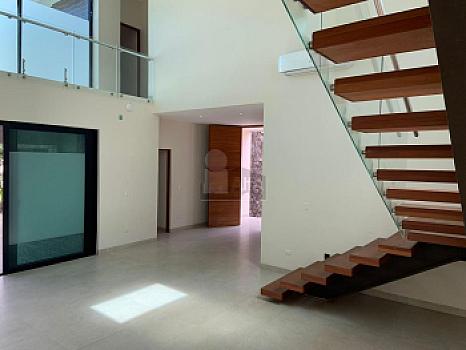 House for Sale Lagos del Sol Residencial with 4 bedrooms, 1 office and 4.5 bathrooms, Cancún Quintana Roo