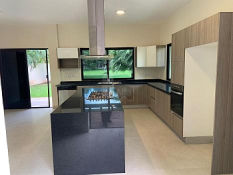 House for Sale Lagos del Sol Residencial with 4 bedrooms, 1 office and 4.5 bathrooms, Cancún Quintana Roo