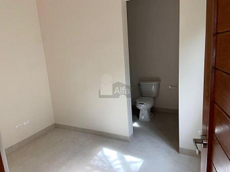 House for Sale Lagos del Sol Residencial with 4 bedrooms, 1 office and 4.5 bathrooms, Cancún Quintana Roo