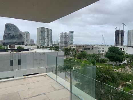Garden House for Sale 3 bdrm 3.5 baths in Marina Puerto Cancun, Quintana Roo