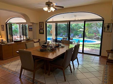 Casa Residencial Venta, 5 Recs, 5 baños y Alberca en Campestre Cancún Quintana Roo