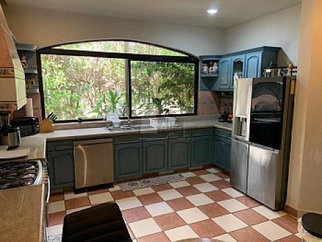 Casa Residencial Venta, 5 Recs, 5 baños y Alberca en Campestre Cancún Quintana Roo