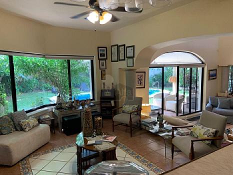 Casa Residencial Venta, 5 Recs, 5 baños y Alberca en Campestre Cancún Quintana Roo