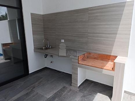 Corner House for Sale in Residencial Arbolada with 3 bedrooms and 2.5 bathrooms Cancun Quintana Roo