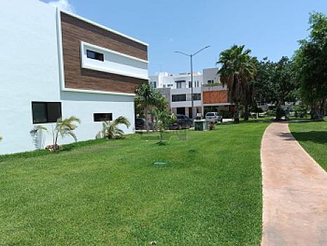 Corner House for Sale in Residencial Arbolada with 3 bedrooms and 2.5 bathrooms Cancun Quintana Roo