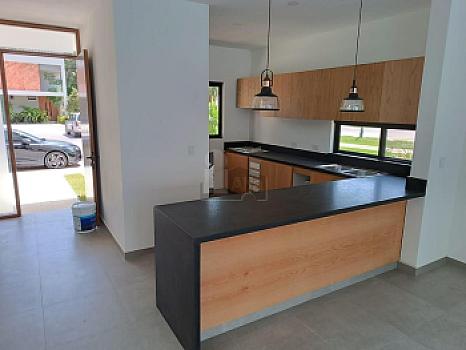 Corner House for Sale in Residencial Arbolada with 3 bedrooms and 2.5 bathrooms Cancun Quintana Roo