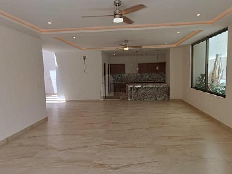 House for Sale 4 beds, 4.5 baths, Via Cumbres, Cancun Quintana Roo