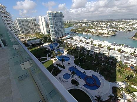 Furnished apartment for sale in SLS Puerto Cancún with 4 bedrooms and 4.5 bathrooms