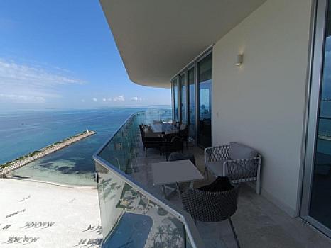Furnished apartment for sale in SLS Puerto Cancún with 4 bedrooms and 4.5 bathrooms