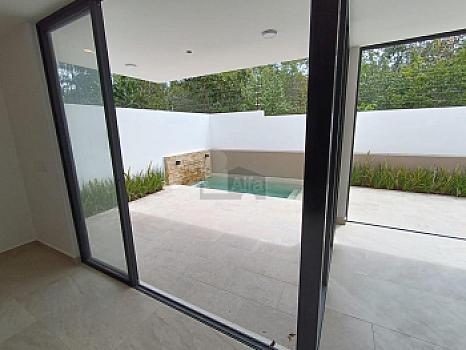 House for sale Residencial Vía Cumbres, Cancun with 4 bedrooms and 4 full bathrooms, maid's quarters