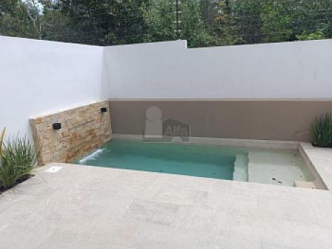 House for sale Residencial Vía Cumbres, Cancun with 4 bedrooms and 4 full bathrooms, maid's quarters