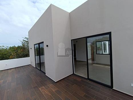 House for sale Residencial Vía Cumbres, Cancun with 4 bedrooms and 4 full bathrooms, maid's quarters