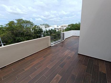 House for sale Residencial Vía Cumbres, Cancun with 4 bedrooms and 4 full bathrooms, maid's quarters