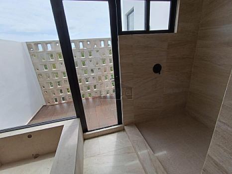 House for sale Residencial Vía Cumbres, Cancun with 4 bedrooms and 4 full bathrooms, maid's quarters