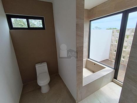 House for sale Residencial Vía Cumbres, Cancun with 4 bedrooms and 4 full bathrooms, maid's quarters