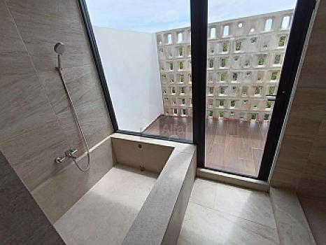 House for sale Residencial Vía Cumbres, Cancun with 4 bedrooms and 4 full bathrooms, maid's quarters