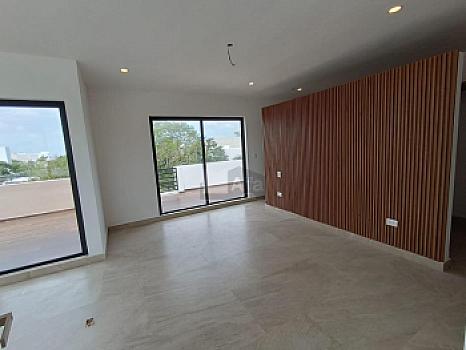 House for sale Residencial Vía Cumbres, Cancun with 4 bedrooms and 4 full bathrooms, maid's quarters