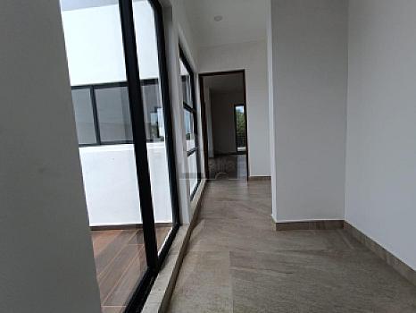 House for sale Residencial Vía Cumbres, Cancun with 4 bedrooms and 4 full bathrooms, maid's quarters