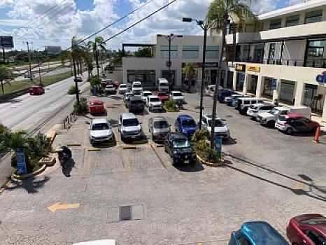 Oficina Comercial de 90mts y 45mts terraza en Plaza Comercial Céntrica – Blvd. Luis Donaldo Colosio,