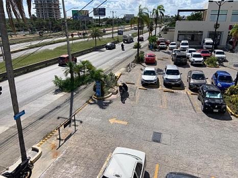 Oficina Comercial de 90mts y 45mts terraza en Plaza Comercial Céntrica – Blvd. Luis Donaldo Colosio,
