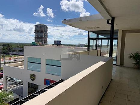 Oficina Comercial de 90mts y 45mts terraza en Plaza Comercial Céntrica – Blvd. Luis Donaldo Colosio,