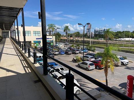 Oficina Comercial de 180mts y 90mts terraza en Plaza Comercial Céntrica – Blvd. Luis Donaldo Colosio