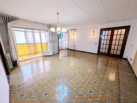 Piso en venta en LLOREDA, Badalona, Barcelona