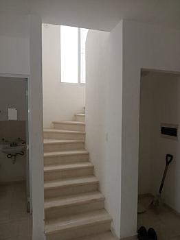 Casa seminueva construida con los estándares actuales de calidad. En privada vigilancia 24hrs