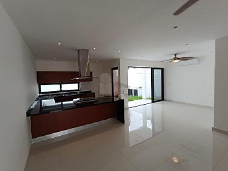 Casa en Renta 4 recs, 4 baños y cuarto servicio en Residencial AQUA, Cancun Quintana Roo, SMZ-330
