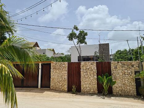 Renta casa amueblada en Región 15 con alberca propia