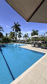 Furnished and equipped house for rent with front view of the lagoon