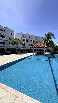 Furnished and equipped house for rent with front view of the lagoon