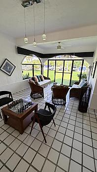 Furnished and equipped house for rent with front view of the lagoon
