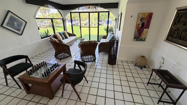 Furnished and equipped house for rent with front view of the lagoon