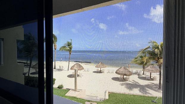 Departamento en venta amueblado y equipado frente al mar con alberca y seguridad
