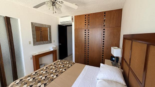 Departamento en venta amueblado y equipado frente al mar con alberca y seguridad
