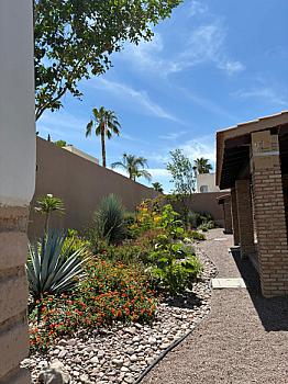 HERMOSA CASA DE ADOBE DE UN SOLO NIVEL
