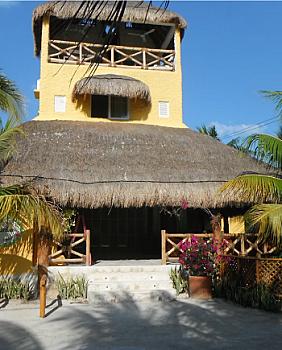 Propiedad de uso mixto en Holbox, a pocos pasos de la playa