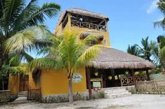 Propiedad de uso mixto en Holbox, a pocos pasos de la playa